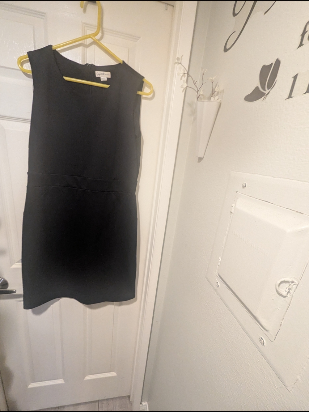 Jaclyn Smith Black Sleeveless Mini Dress